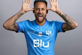 关于西亚卡姆巅峰对决，内马尔与40激战曼联分钟，高光表现胜负难料！的信息