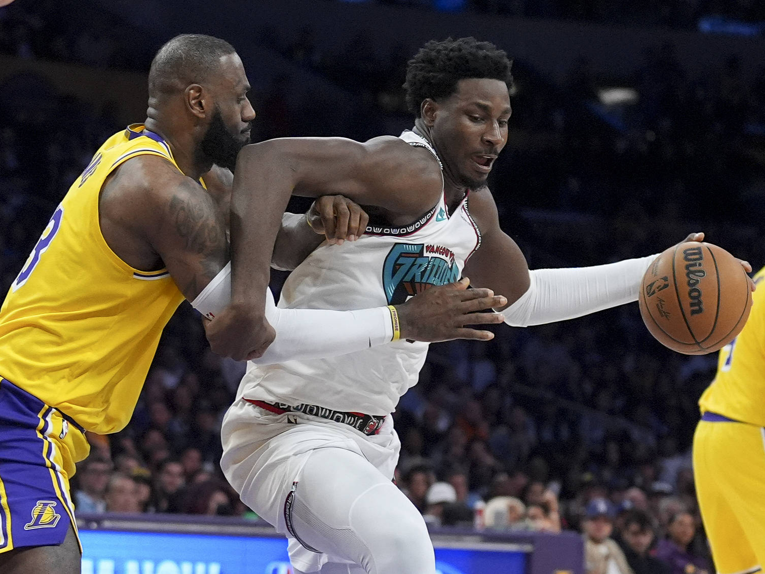 关于NBA常规赛集结日再迎强敌；孟菲斯灰熊队长鼓劲；主帅态度：管理层满意；轮换策略成焦点的信息