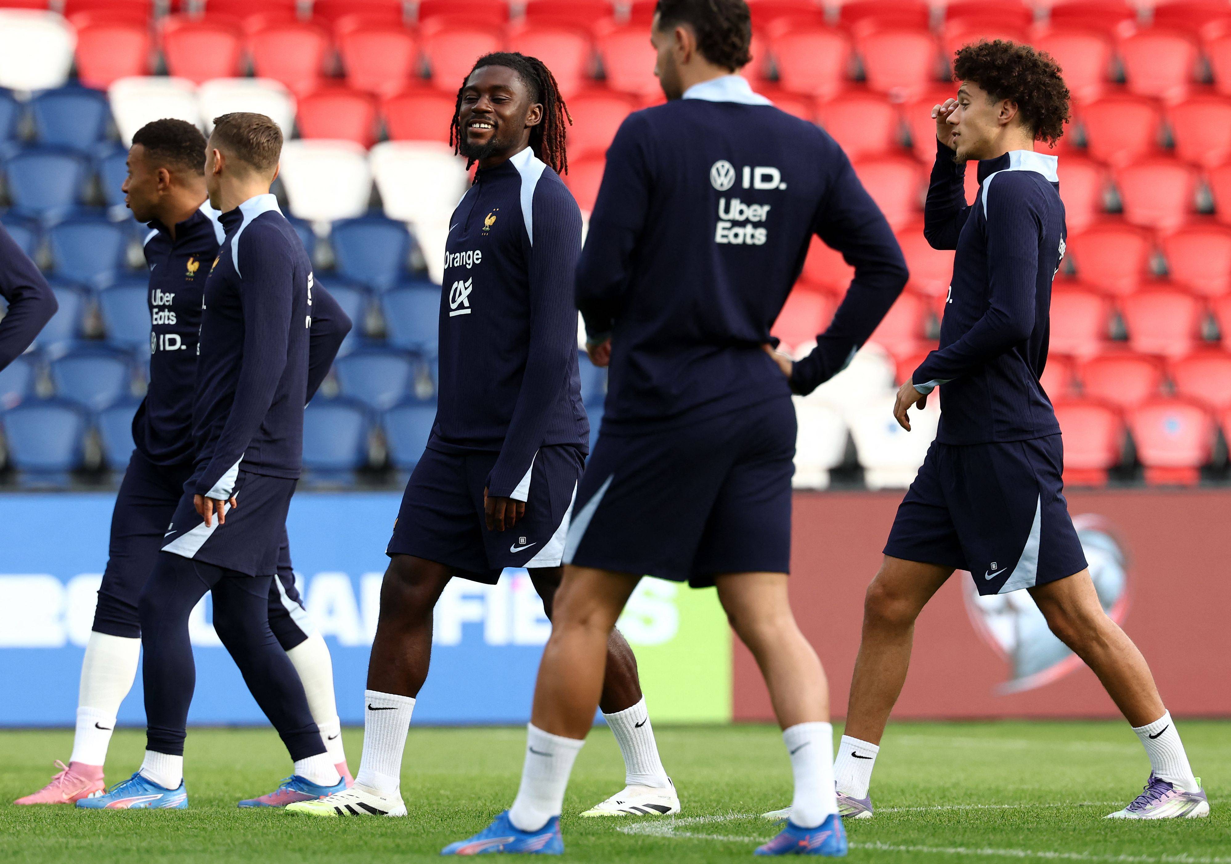 包含赛前武汉三镇备战法国杯，防线松动细节曝光，引发热议，细节决定成败的词条